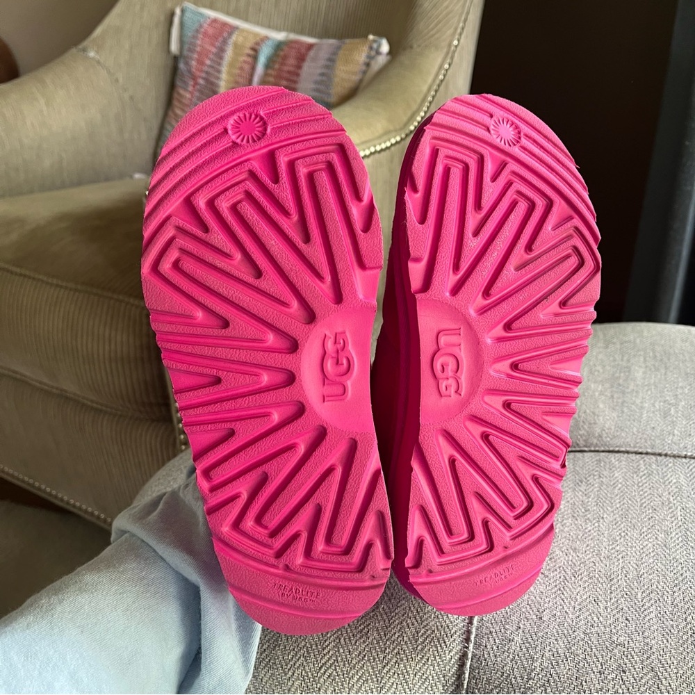 UGG Neumel Boot - Picture 3 of 5